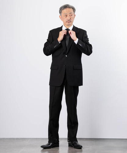 どんな年代にもあうレギュラーシルエット　シングルフォーマルスーツ