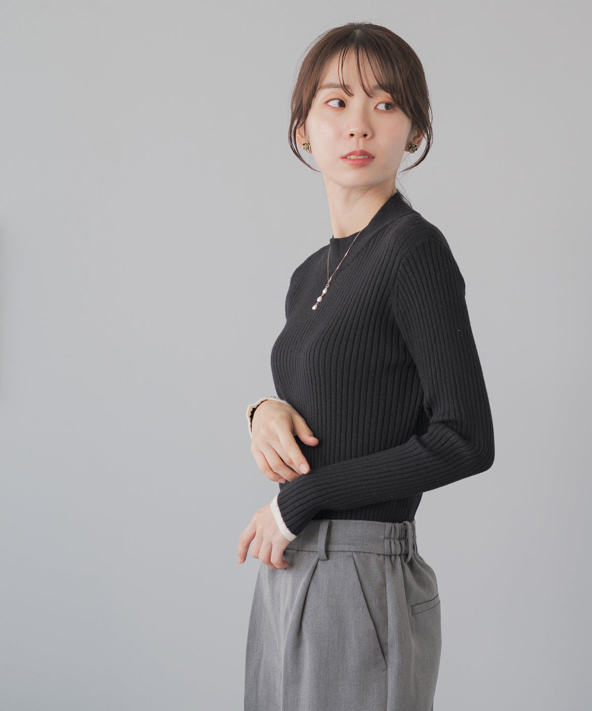 配色リブ モックネックニット