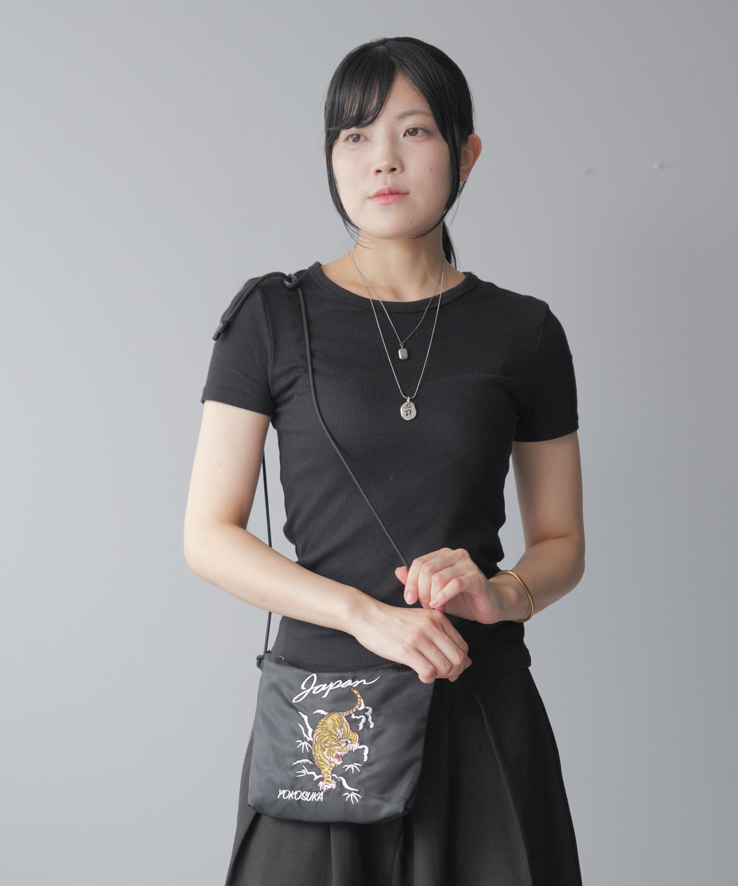 和柄刺繍 サコッシュ
