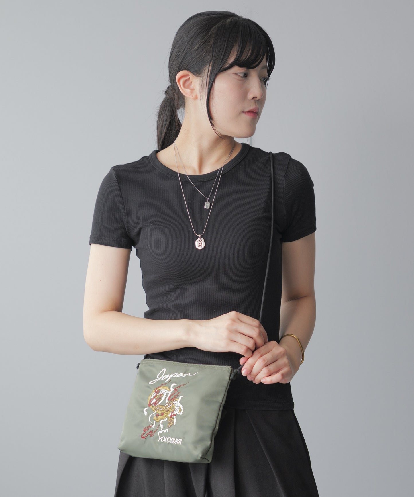 和柄刺繍 サコッシュ