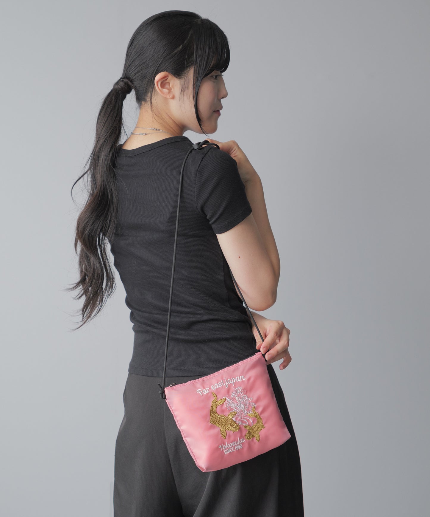和柄刺繍 サコッシュ