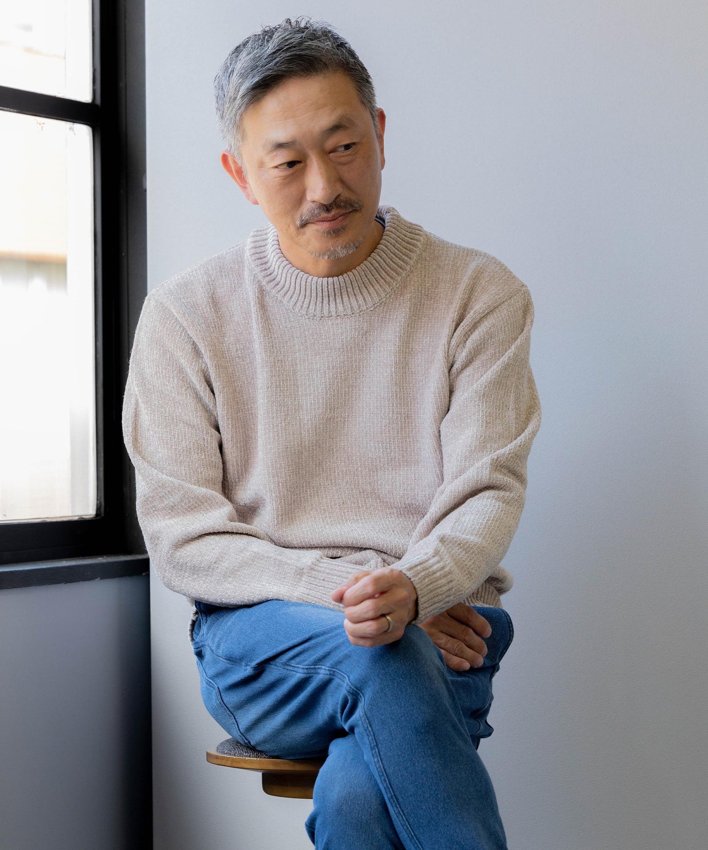 [AWC] 大人のコーディネートにおすすめの「ポリモールニットセーター」