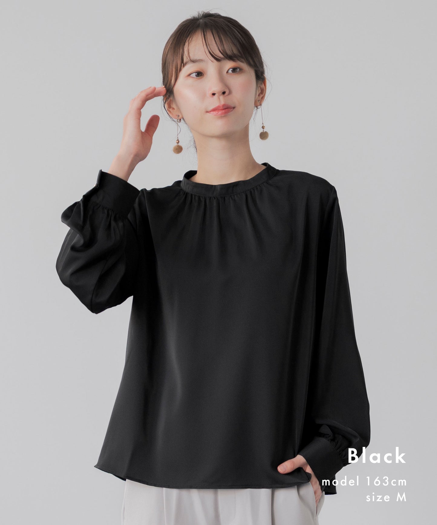 [Festinalente] マットサテンスタンドブラウス