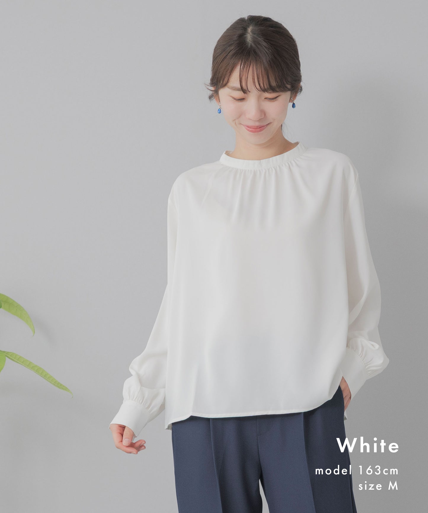 [Festinalente] マットサテンスタンドブラウス