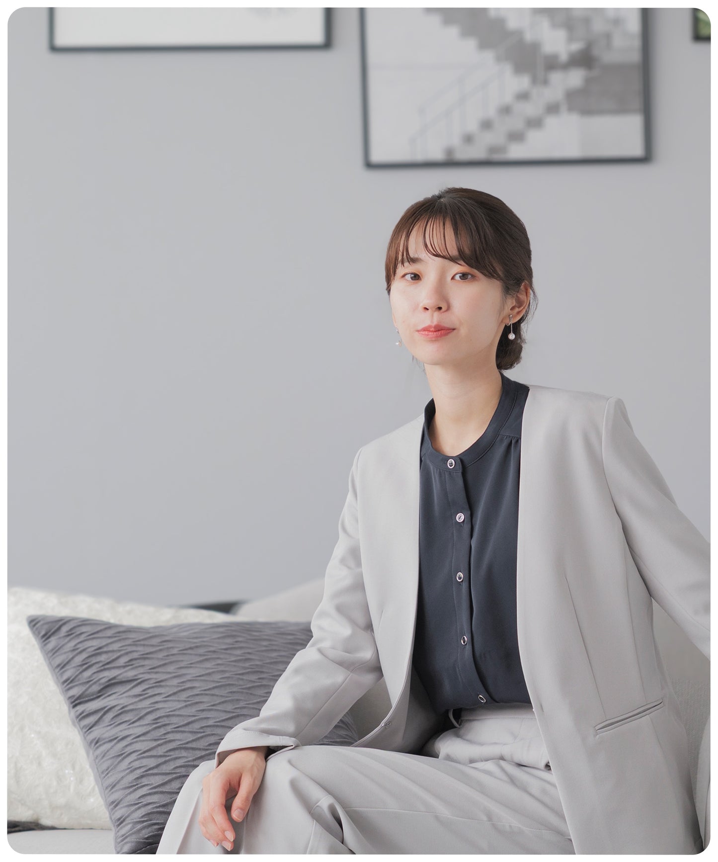 [Festinalente] 裏起毛 長袖 マットサテン バンドカラーシャツブラウス