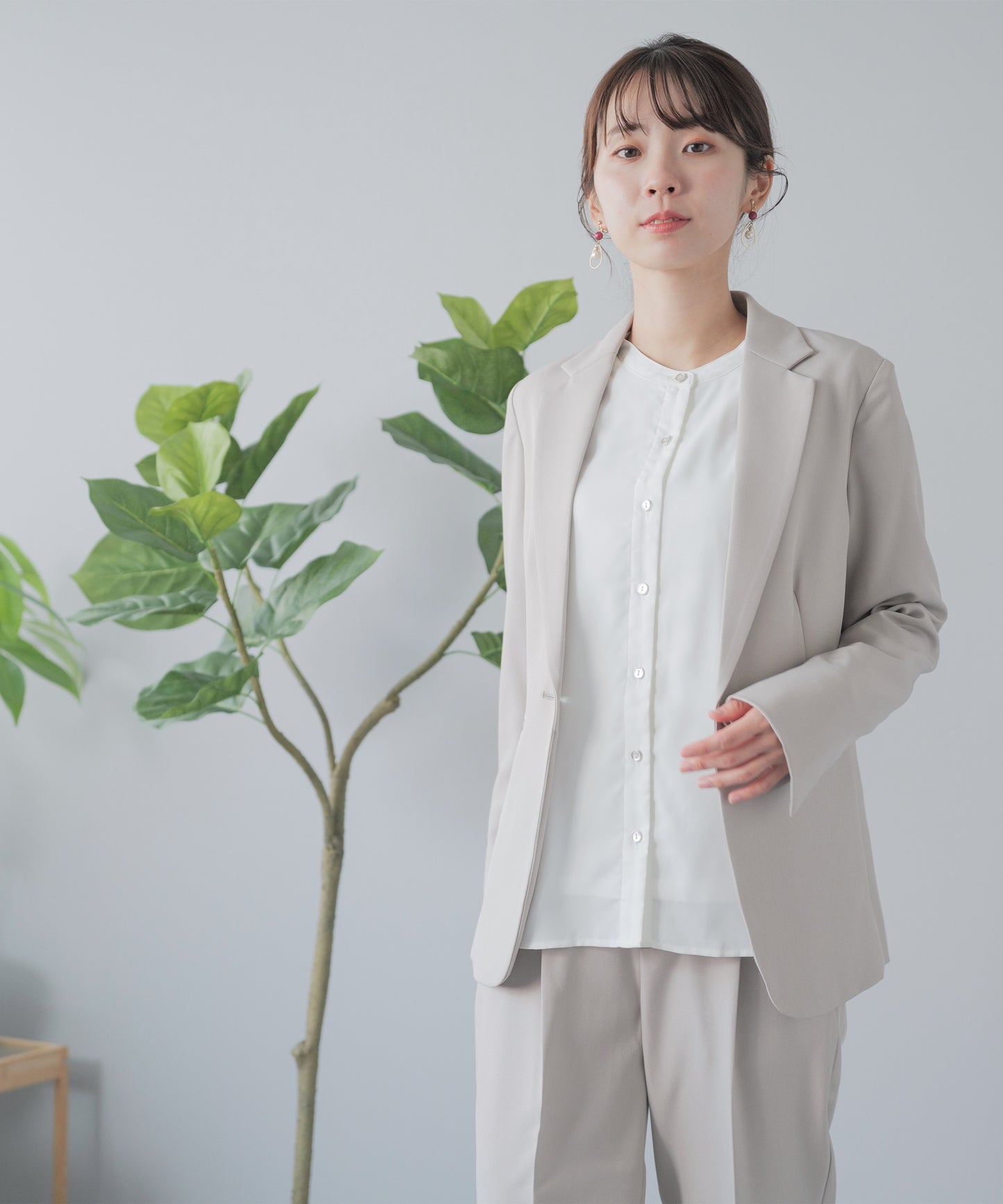 [Festinalente] 裏起毛 長袖 マットサテン バンドカラーシャツブラウス