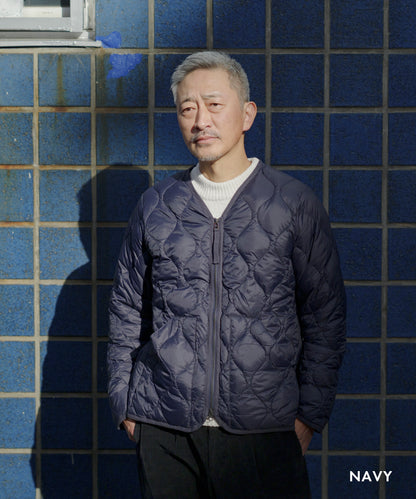 [TAION]ダウンジャケットVネックユニセックス（TAION-101ALSZML-1)