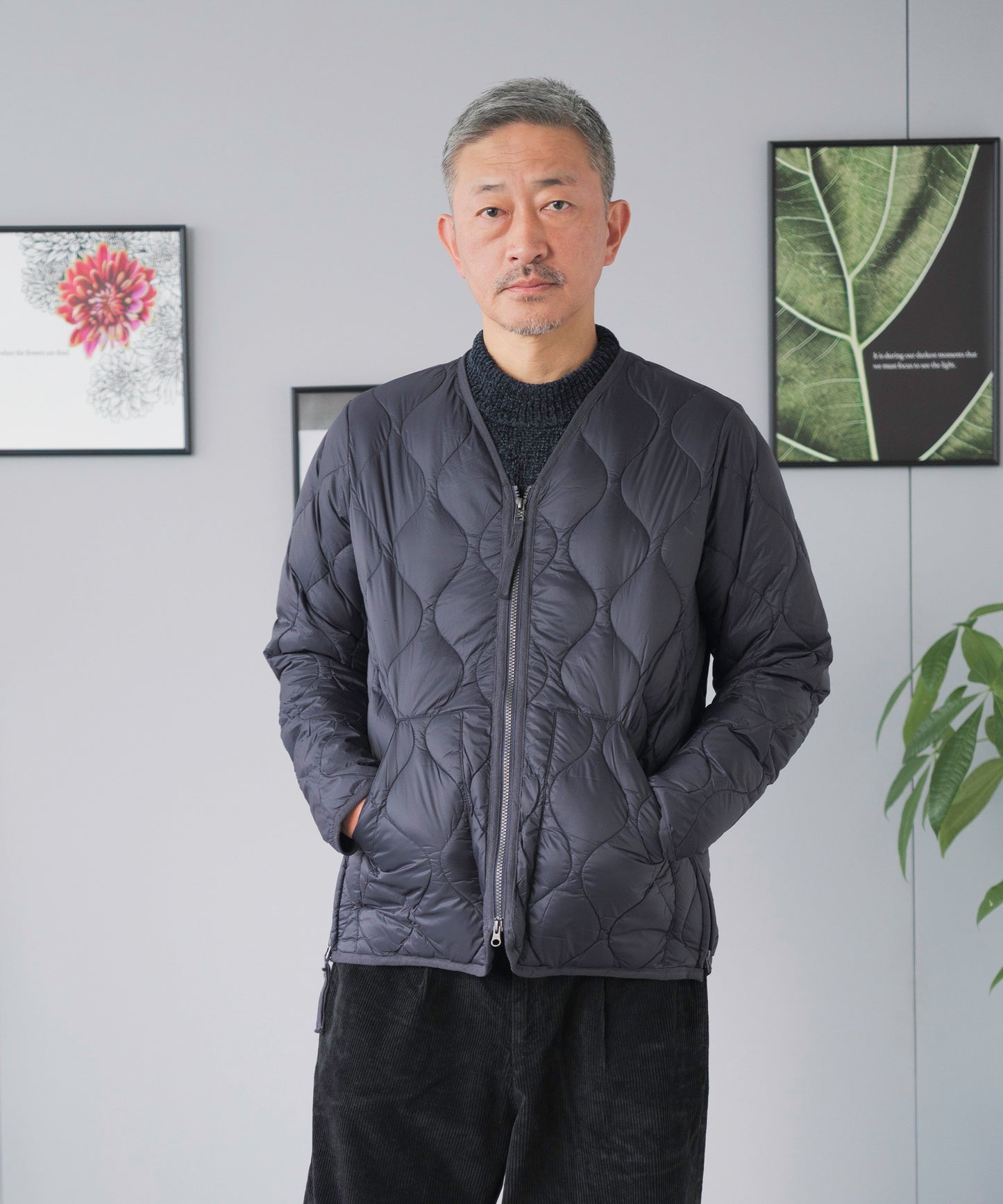 [TAION]ダウンジャケットVネックユニセックス（TAION-101ALSZML-1)